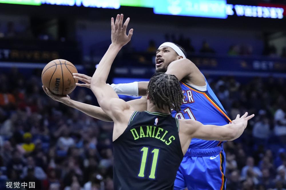 虽然两人各 虽然两人各