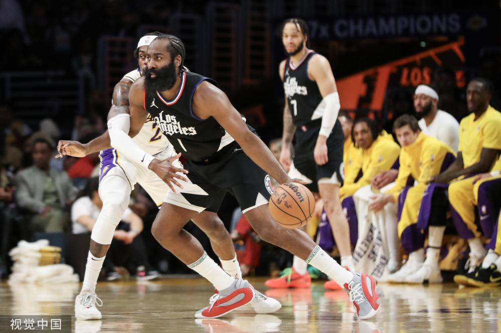 信他年纪尚 信他年纪尚